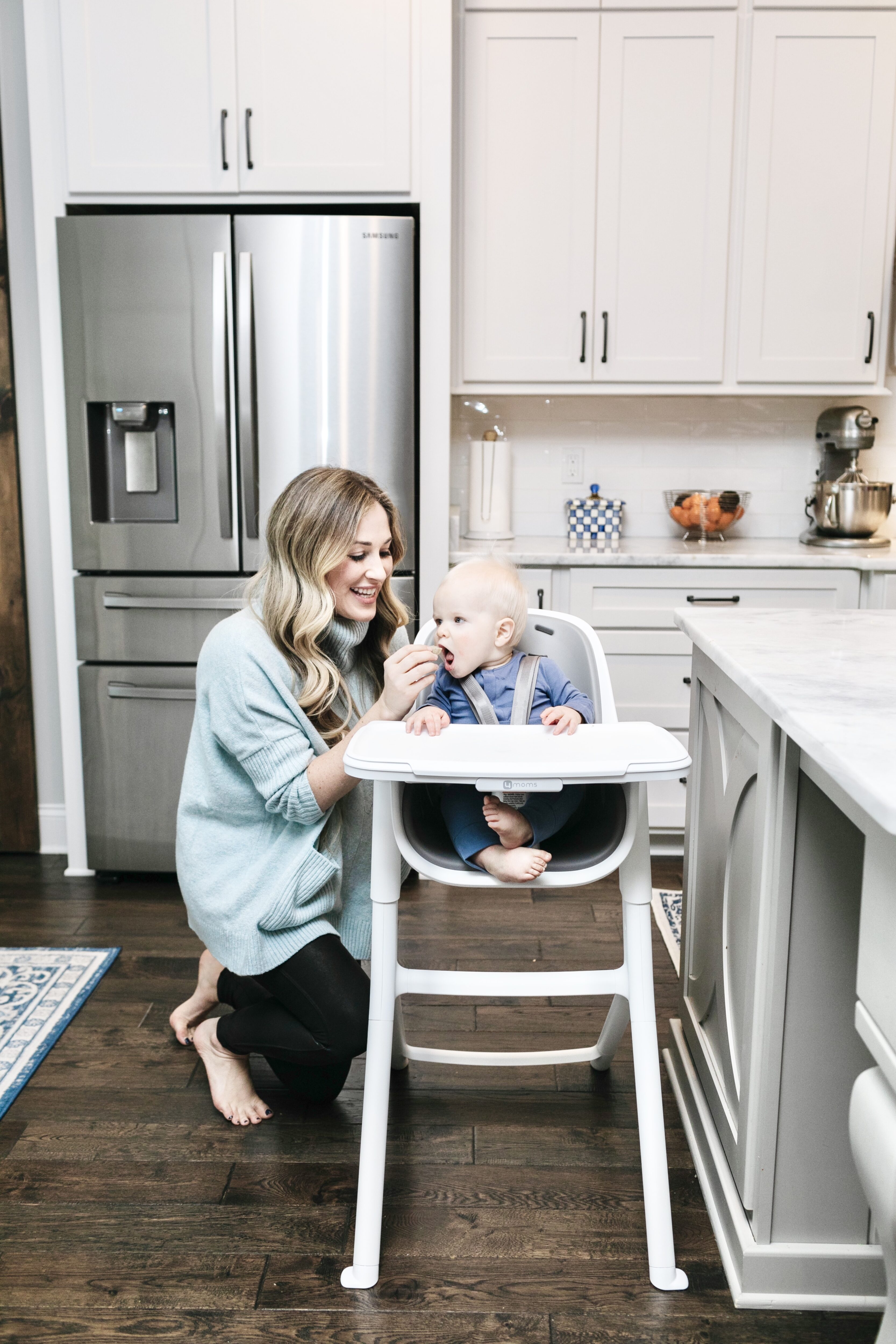 4moms Connect High Chair reviewed by top US mommy blogger, Walking in Memphis in High Heels.