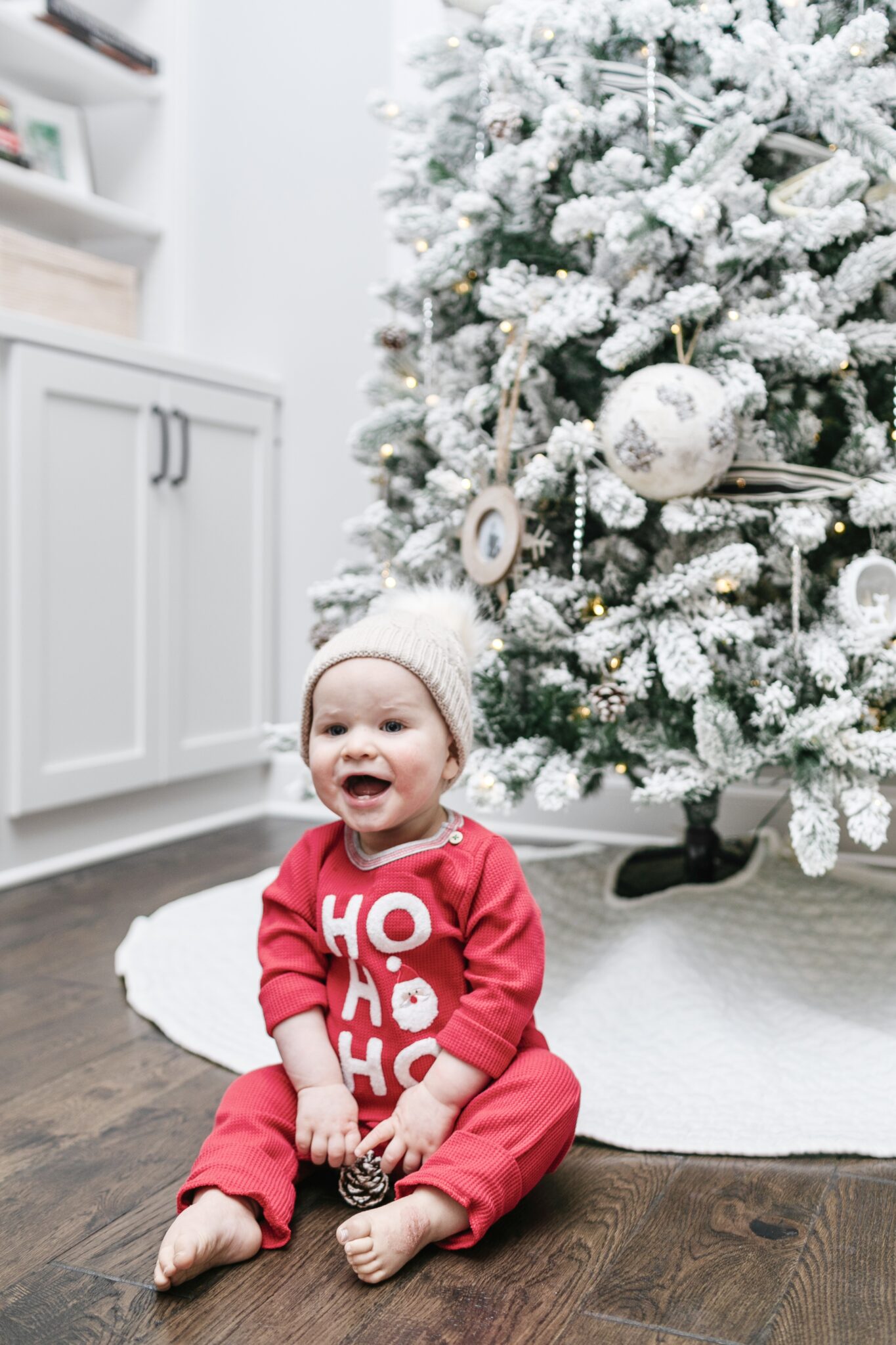 Cute Christmas Looks featured by top mom fashion blogger, Walking in Memphis in High heels