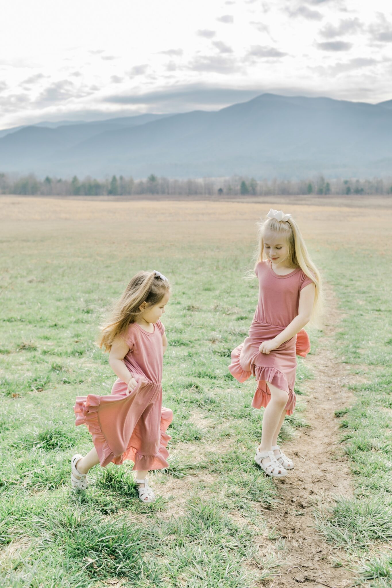 How to take great Easter family pictures, tips by top US lifestyle blogger, Walking in Memphis in High Heels.