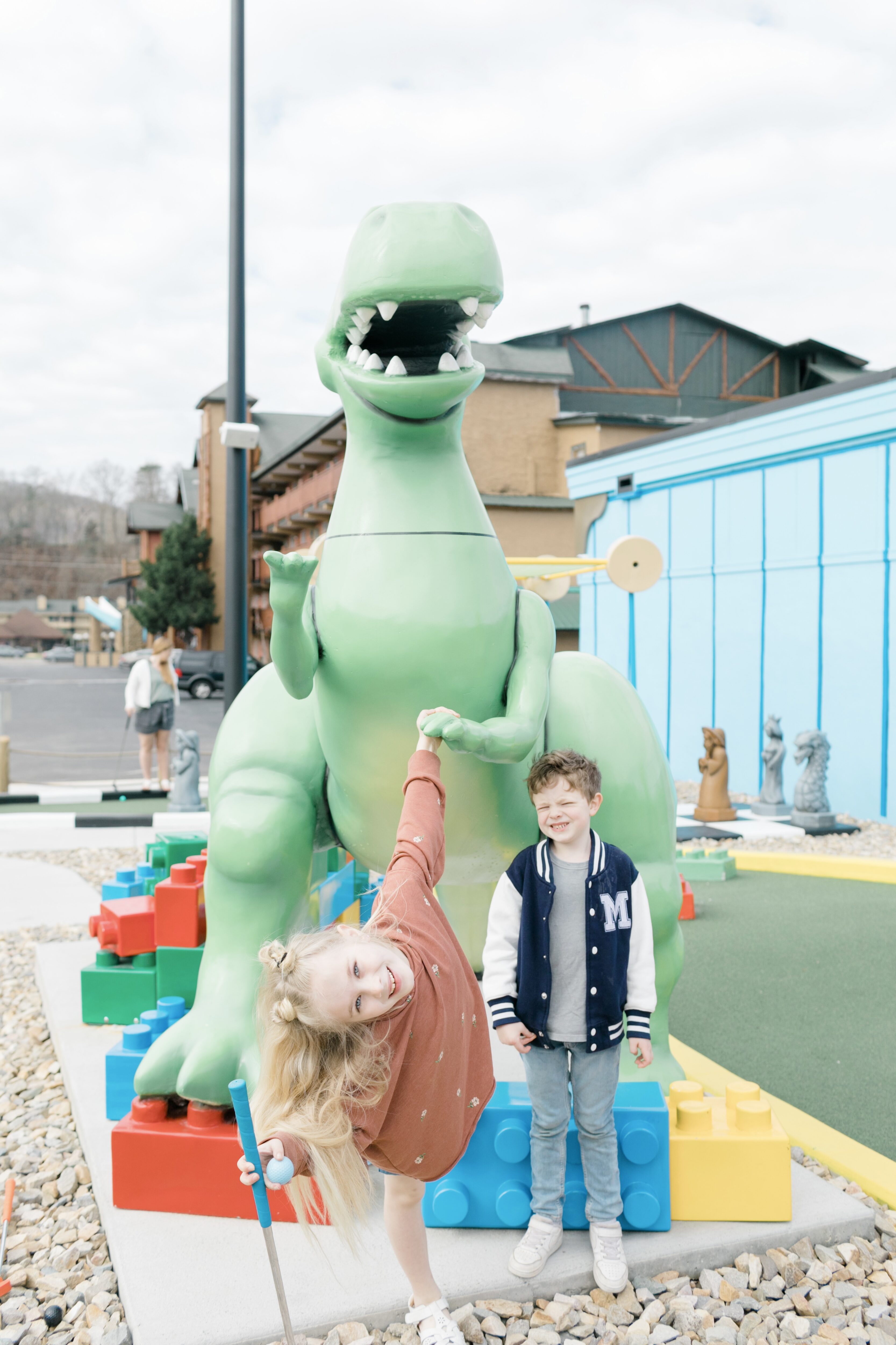 8 Best Things to Do in Pigeon Forge with Kids featured by Walking in Memphis in High Heels.