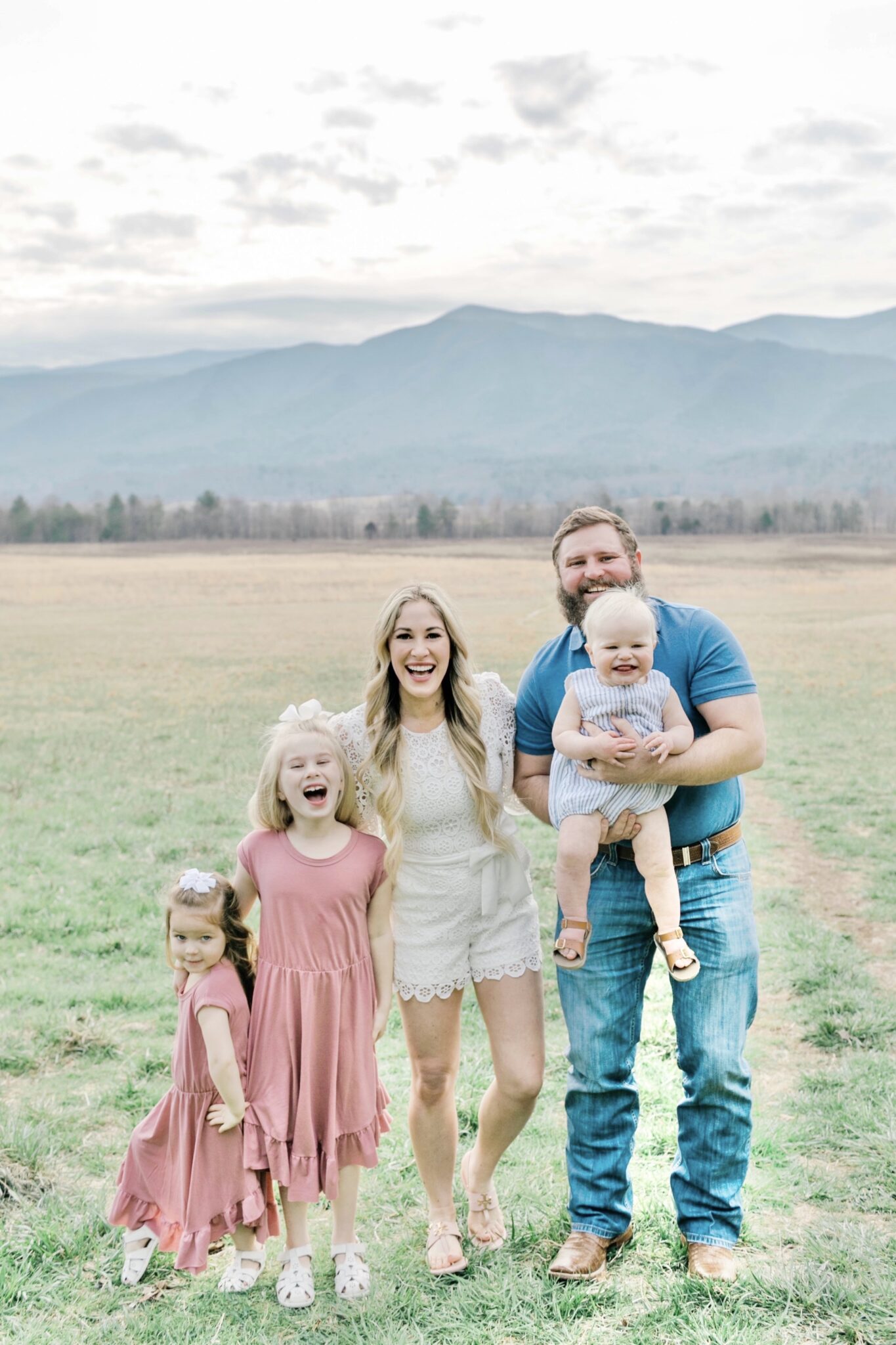 How to take great Easter family pictures, tips by top US lifestyle blogger, Walking in Memphis in High Heels.