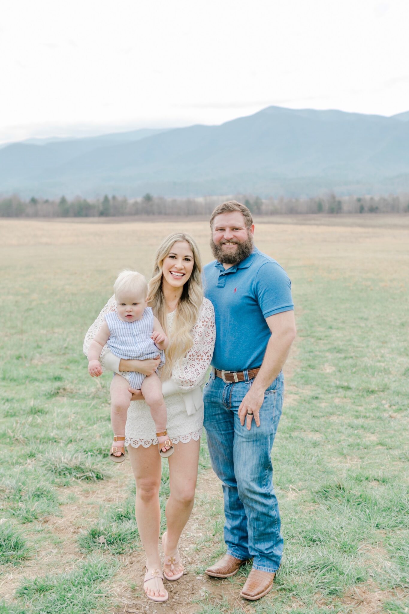 How to take great Easter family pictures, tips by top US lifestyle blogger, Walking in Memphis in High Heels.