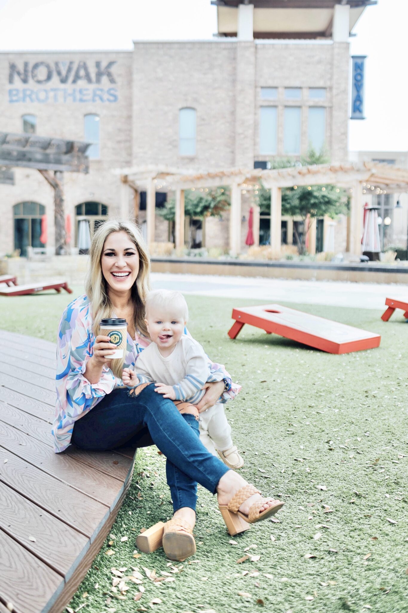 Georgetown Town Square in Texas featured by top US travel blogger, Walking in Memphis in High Heels.