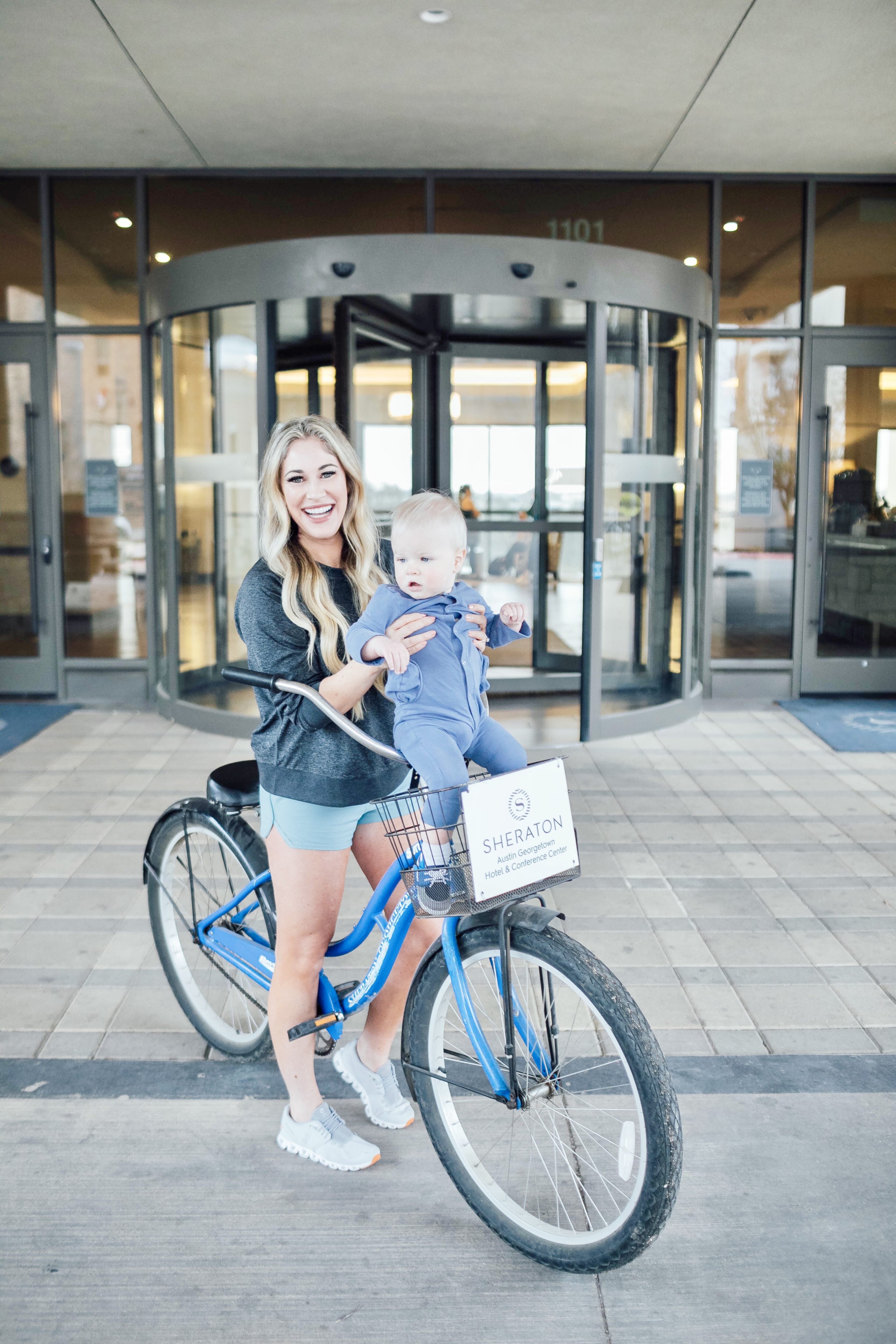 Georgetown Town Square in Texas featured by top US travel blogger, Walking in Memphis in High Heels.