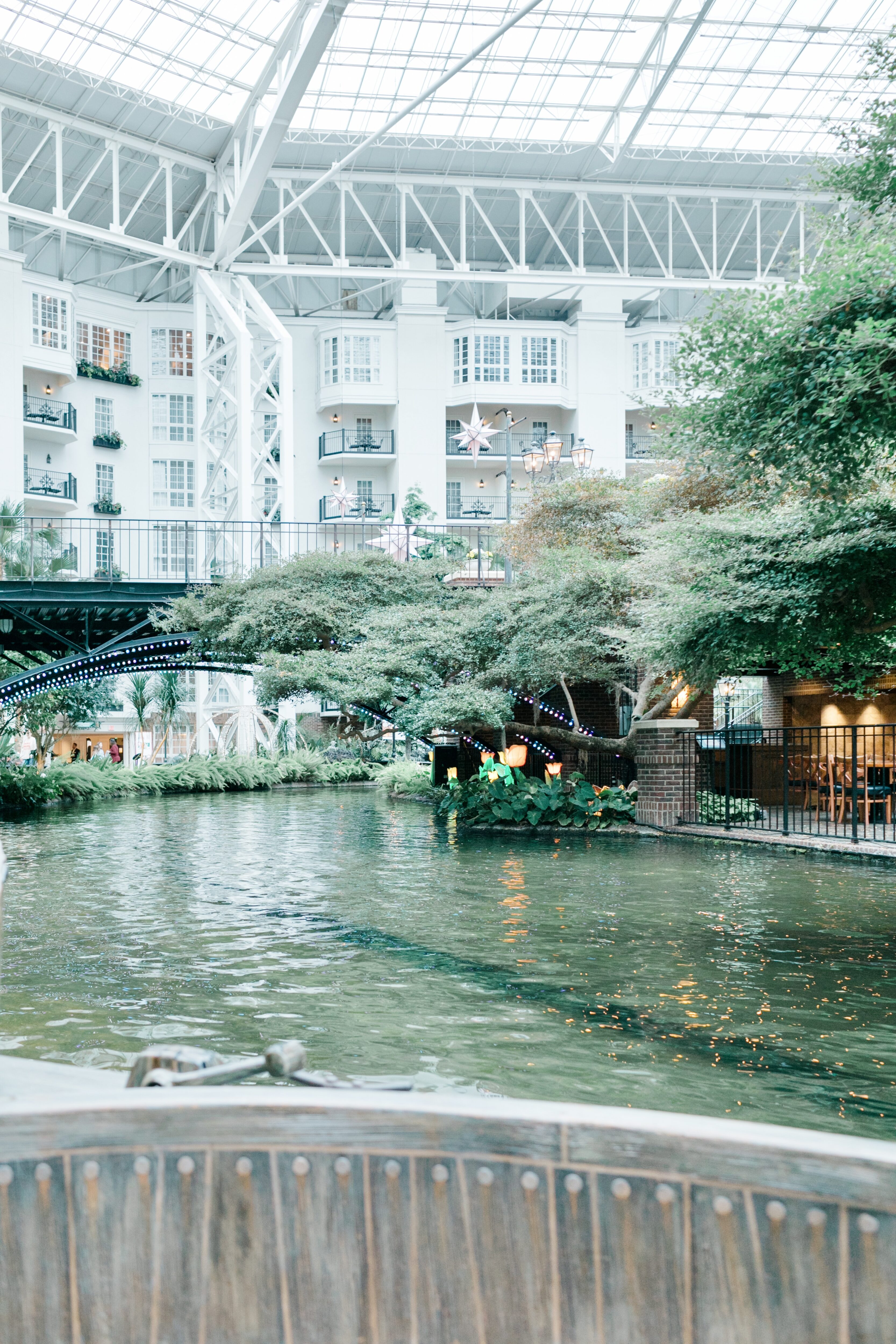 SoundWaves at Gaylord Opryland in Nashville featured by Walking in Memphis in High Heels.