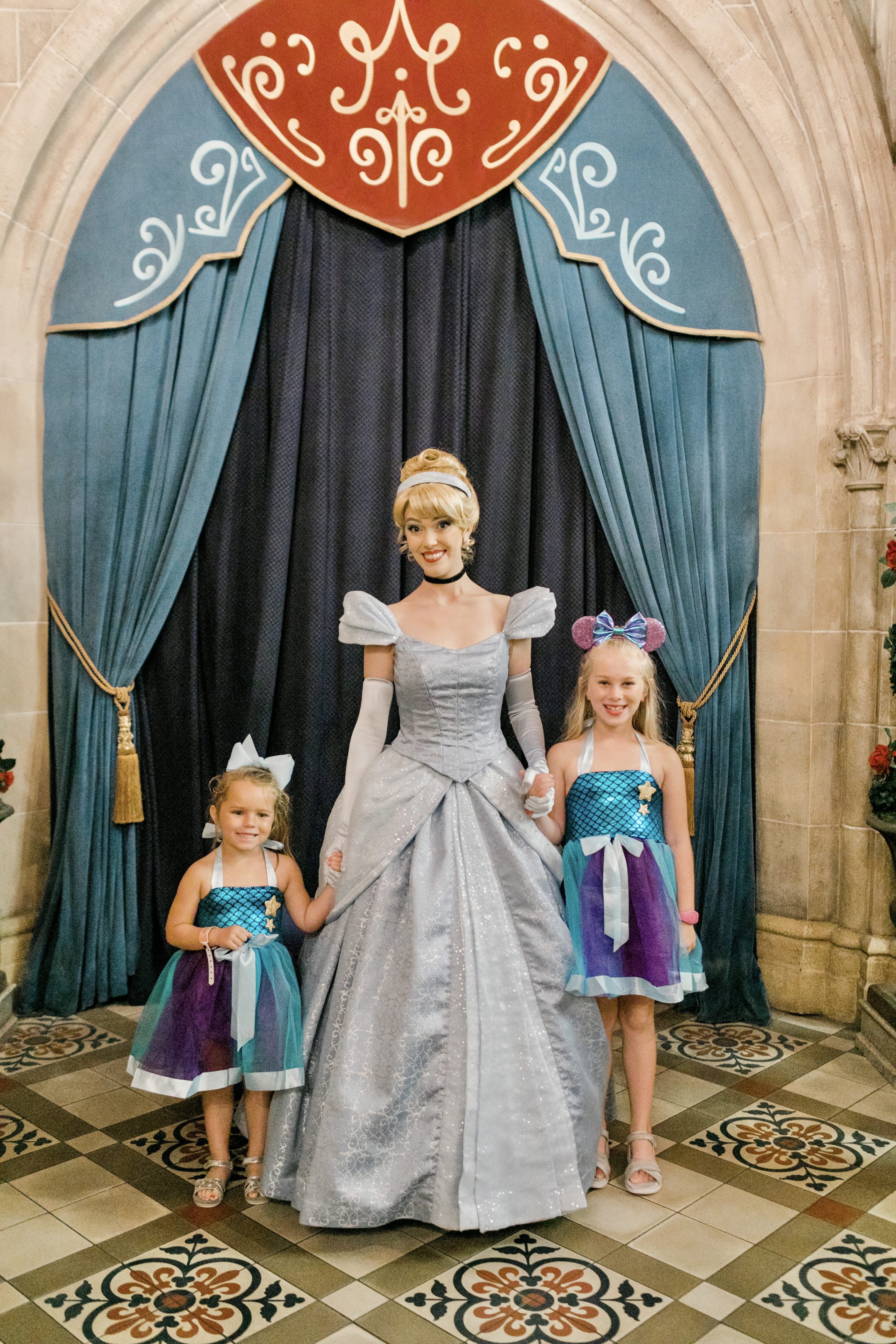 disney outfits for girls, disney world trip outfits, what to wear at disney, disney world with kids, kids at disney world