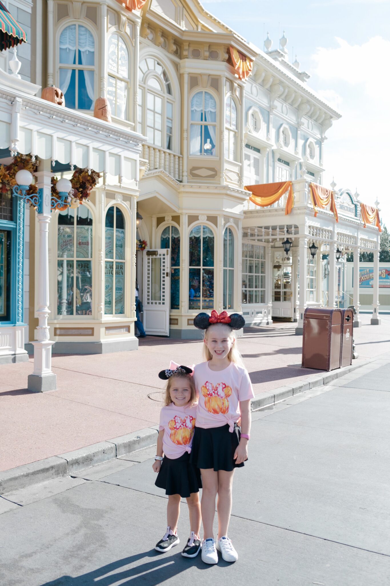 disney outfits for girls, disney world trip outfits, what to wear at disney, disney world with kids, kids at disney world