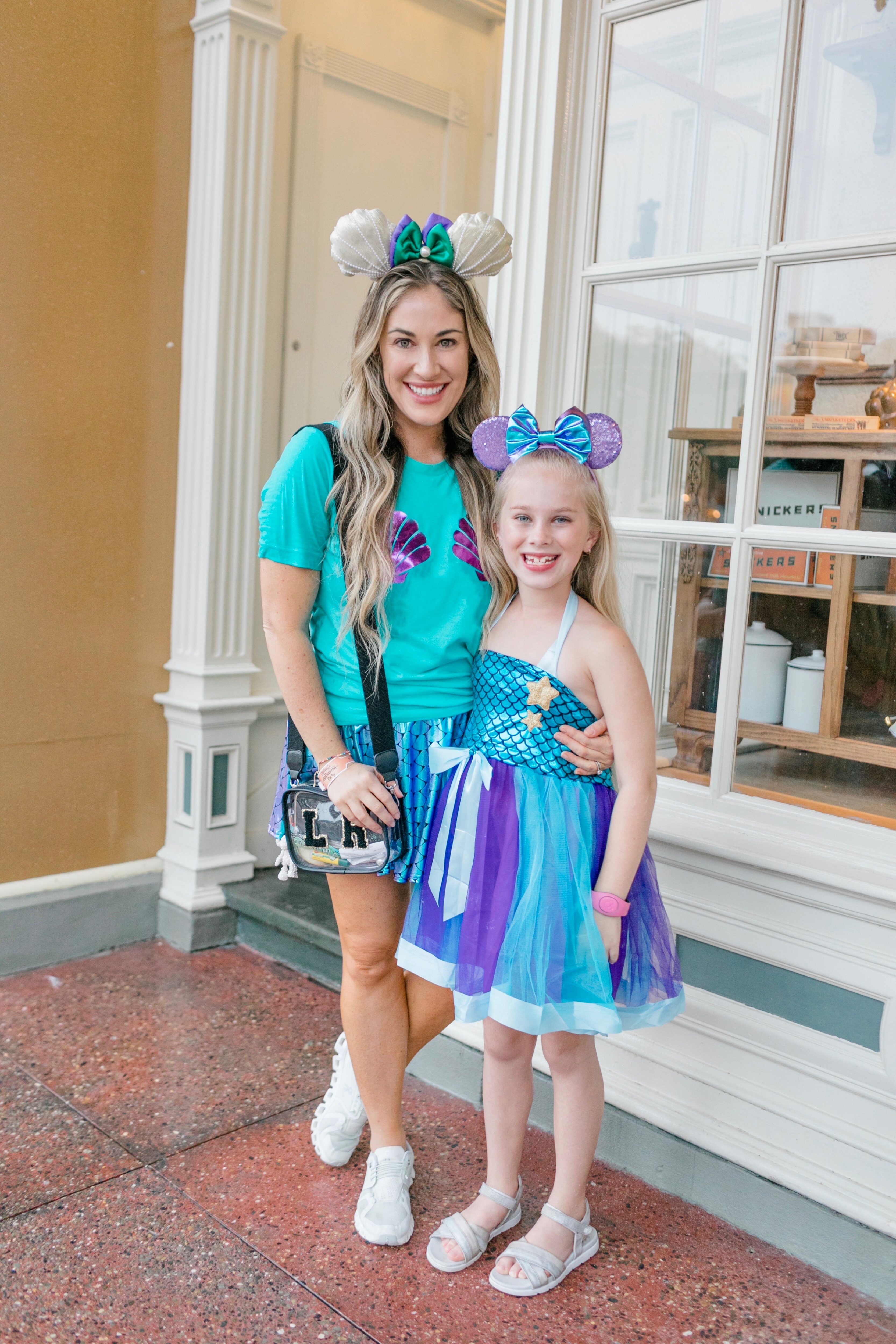 disney outfits for girls, disney world trip outfits, what to wear at disney, disney world with kids, kids at disney world