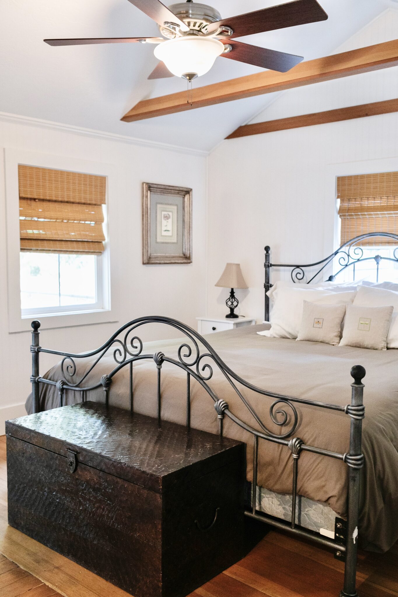 bedroom in lodi california, where to stay in lodi california, airbnb, hotel