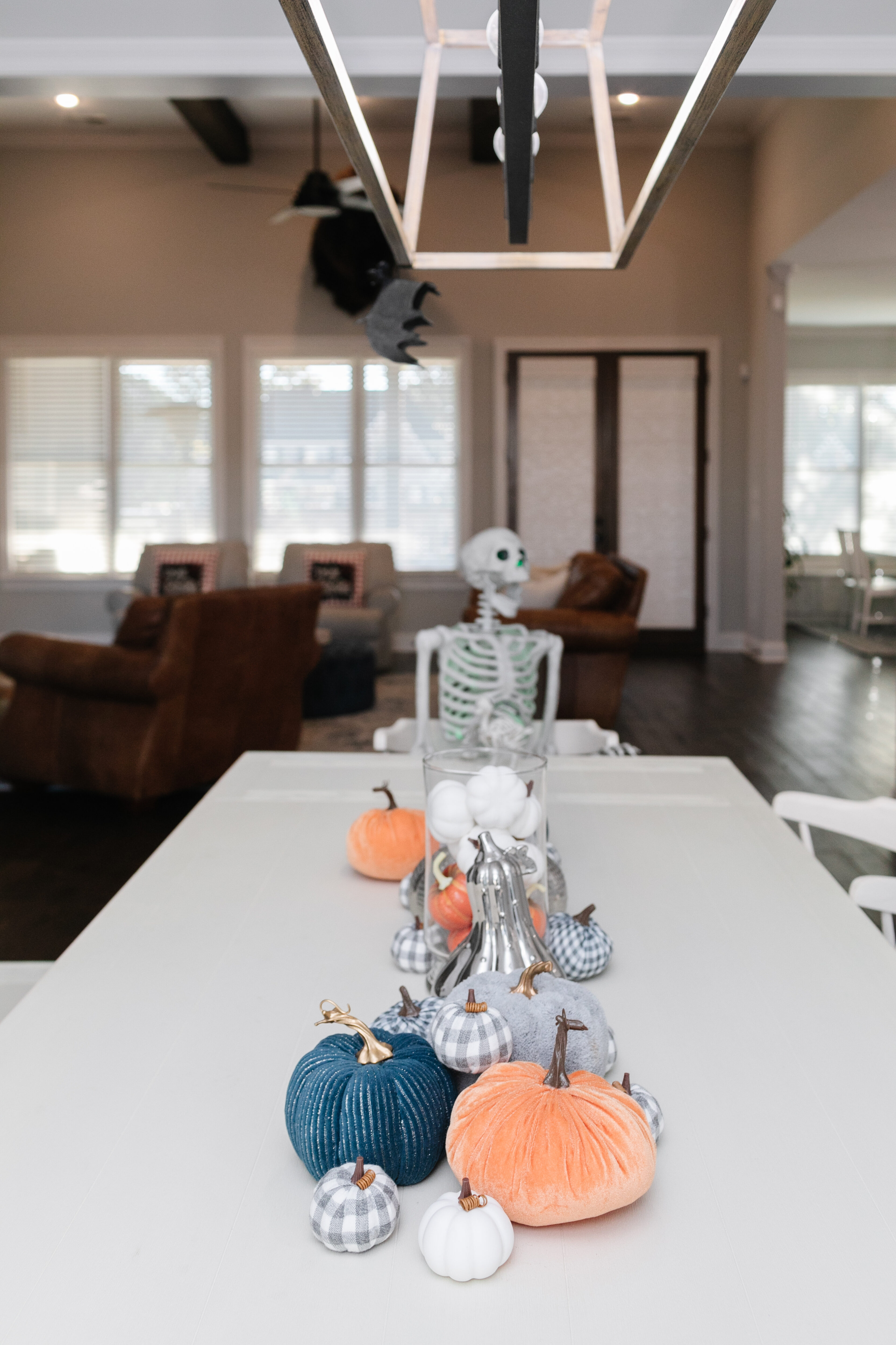 halloween tablescape, table halloween decorations, halloween party