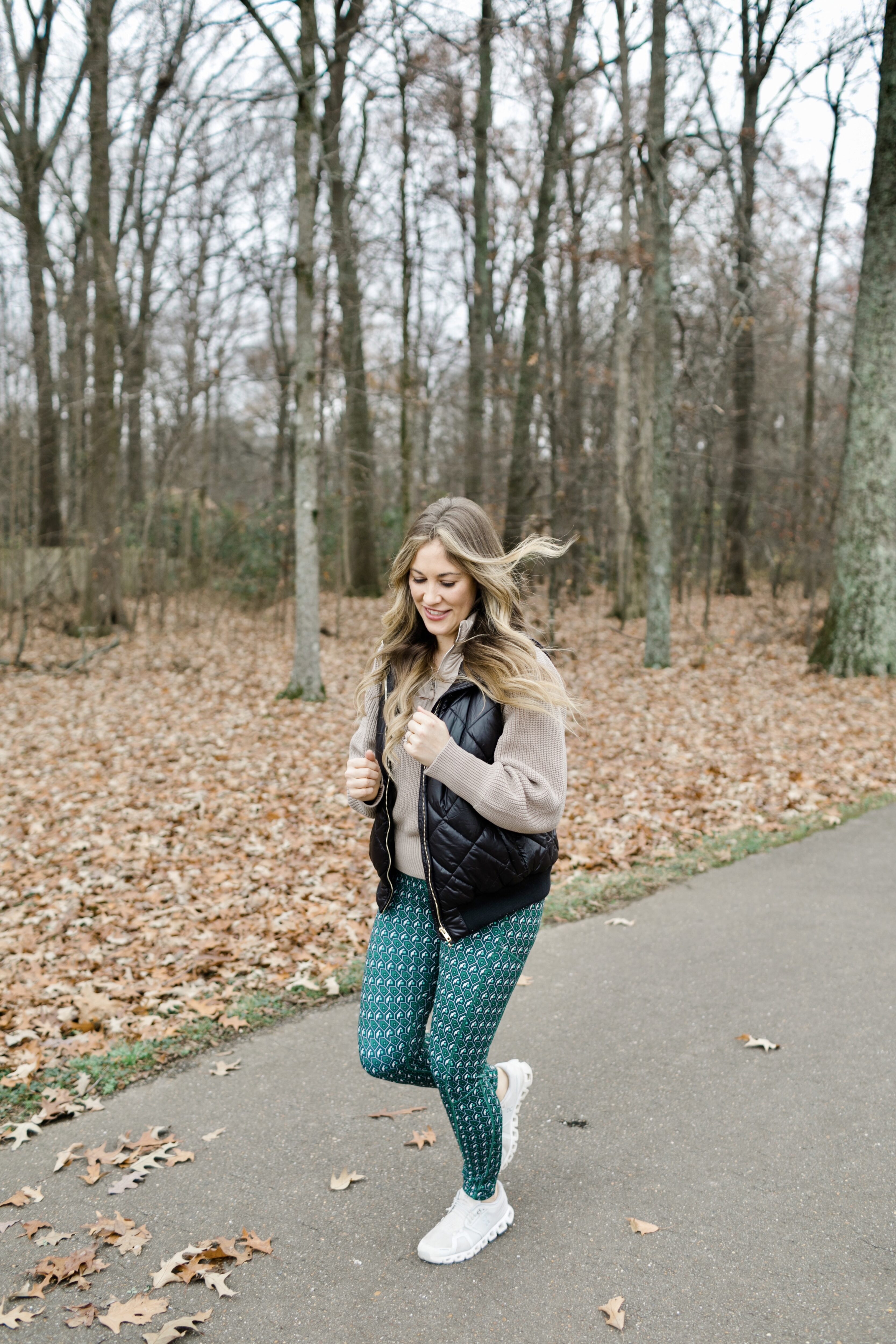 I love snow pics, but I love the new @balanceathletica MOREEEE🥰✨ ••••••  Outfit: @balanceathletica X Vitality (No launc