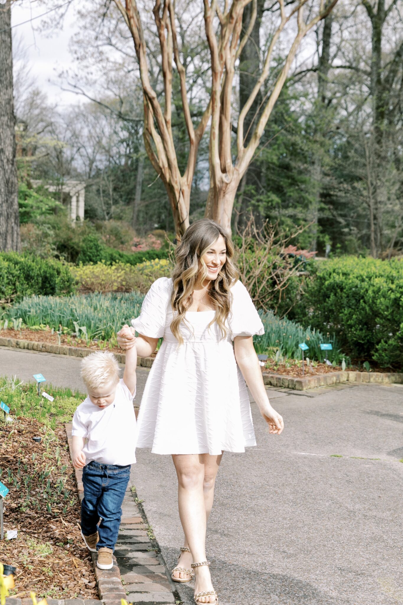 mommy and me spring picture outfits